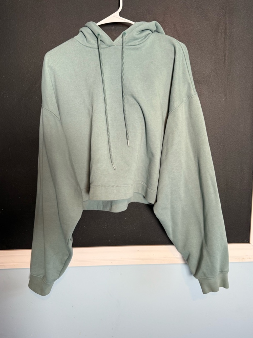 ALO Yoga Sage Green cropped Hooded Pullover